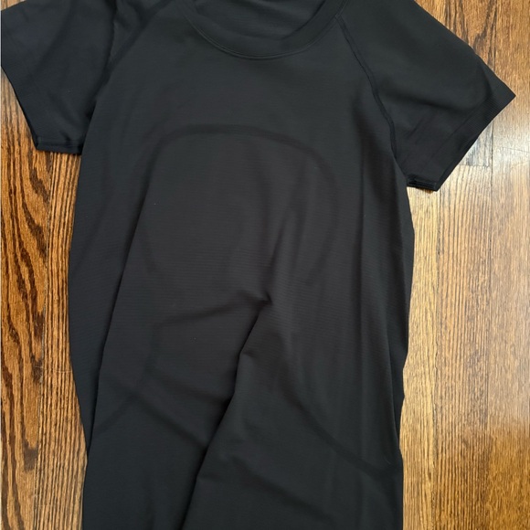 lululemon athletica Black Short Sleeve swiftly tech size 6 - Picture 1 of 2